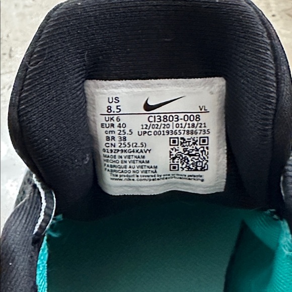 Nike Women’s Quest Running Black and Teal Athletic Shoes - Picture 7 of 8